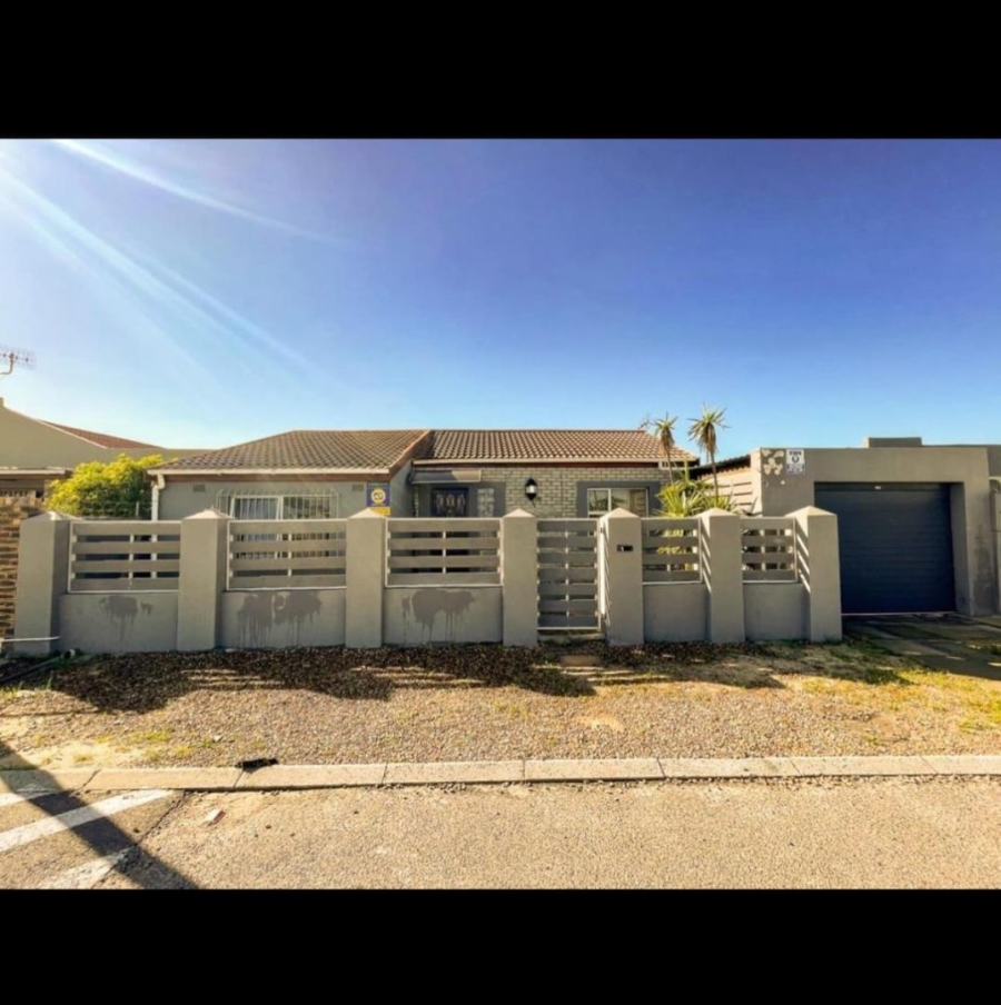 4 Bedroom Property for Sale in Rondevlei Park Western Cape
